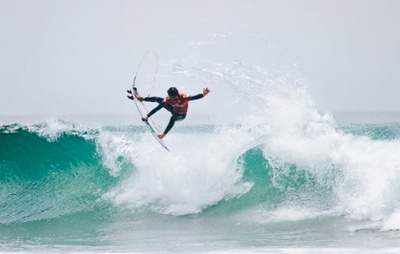 Italo Ferreira e Filipe Toledo se despedem nas oitavas da WSL em Trestles; Yago Dora avança