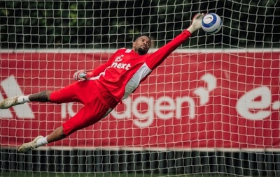 Carlos Miguel é liberado pelo Nottingham Forest e futuro na Europa é incerto; Cruzeiro e Bahia monitoram
