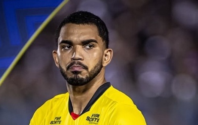 Vitória planeja vender Lucas Arcanjo no final do ano, diz Fábio Mota