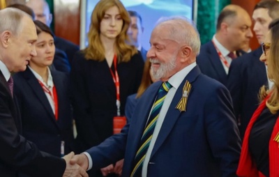 Na Rússia, onde jantou com Putin, Lula saúda novo papa Leão XIV e celebra continuidade do legado de Francisco