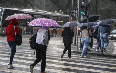 Inmet emite alerta de chuvas para Salvador e outras 26 cidades baianas