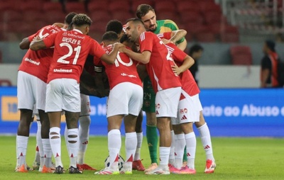 Portal aponta suposta traição de 4 jogadores do Inter com filha de empresário; clube ironiza nas redes
