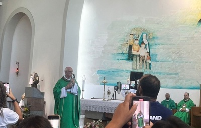 Padre Júlio Lancellotti questiona "Deus acima de tudo" e propõe "Deus no meio de nós" em Salvador
