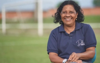 Treinadora baiana Dilma Mendes ganha destaque no The Guardian por feitos no futebol feminino