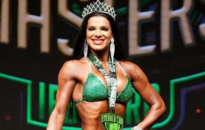 Ex-morena do É O Tchan vence campeonato de fisiculturismo e se classifica para mundial no Japão