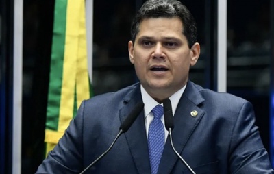 Alcolumbre busca apoio a projeto que aumenta número de deputados, mas Senado se divide
