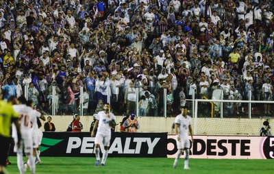Torcida do Bahia em Aracaju: Final da Copa do Nordeste impulsiona economia local