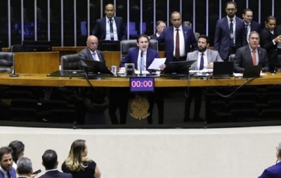 Câmara aprova projeto do governo Lula que promove reajustes a servidores federais e reestruturação de carreiras