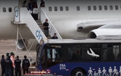 Avião da Força Aérea dos EUA que pousou no Brasil transportava comitiva diplomática; entenda