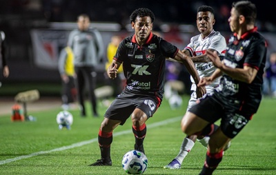 São Paulo vence Vitória no Morumbis e mantém tabu como visitante