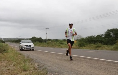 Maratonista percorre mais de 2 mil km até cidade baiana em 23 dias