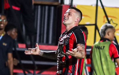 Em noite inspirada, Renato Kayzer celebra estreia com a camisa do Vitória: “Valeu a perseverança”