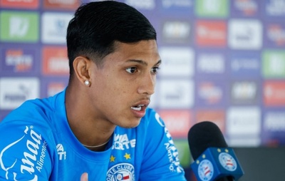 Erick Pulga projeta duelo contra o Bragantino e comenta boa fase no Bahia: “Estamos trabalhando bastante”