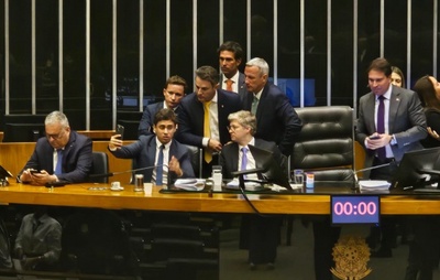 Congresso: Alcolumbre e Lira Criticam Obstrução Bolsonarista Após Prisão Domiciliar de Bolsonaro