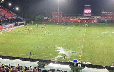Debaixo de muita chuva, Vitória e Cruzeiro empatam sem gols no Barradão
