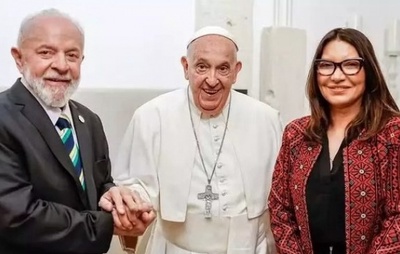 "Quisera Deus que o próximo papa fosse igual a ele", diz Lula após missa