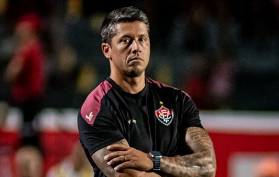 Thiago Carpini pode desfalcar o Vitória contra o Santos; entenda