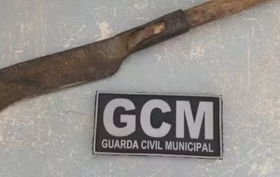 Homem é preso em Luís Eduardo Magalhães após ameaçar duas adolescentes com uma foice