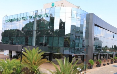 AGU nega inconstitucionalidade de resolução da CFM sobre atendimento a transgêneros