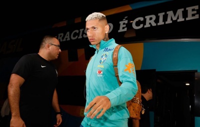 Seleção Brasileira desembarca em Guayaquil para duelo contra o Equador pelas Eliminatórias