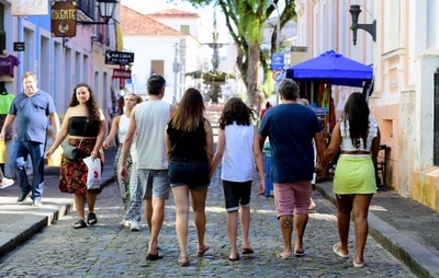 Salvador recebeu 2,6 milhões de turistas no primeiro trimestre de 2025 e supera marca do ano passado