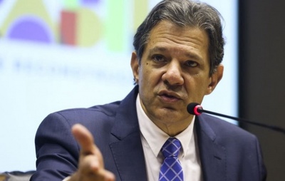 Haddad Reafirma Busca por Parcerias com EUA Malgré Tarifas de Trump; Brasil Recorrerá da Decisão