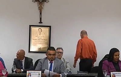 Câmara baiana reelege presidente para mandato que só vai começar daqui a dois anos