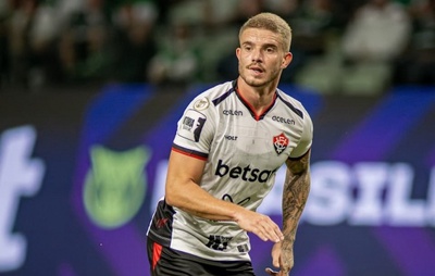 Volante do Vitória volta a ser emprestado após passagem pelo Atlético-GO; veja destino