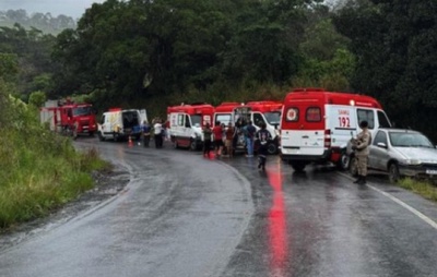 Ônibus tomba na BA-120 entre Ibirataia e Algodão; uma criança e dois adultos morrem