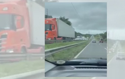 Acidente com carreta causa interdição parcial e engarrafamento de 10 km na BR-324