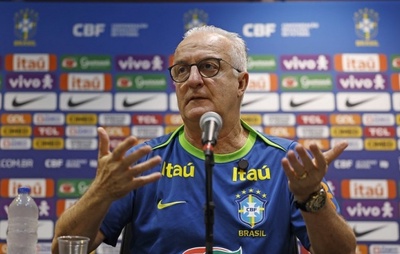 Dorival fala em preocupação com número de estrangeiros no futebol brasileiro