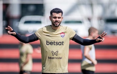 Willean Lepo recusa proposta do Chipre e permanece no Goiás para liderar a Série B