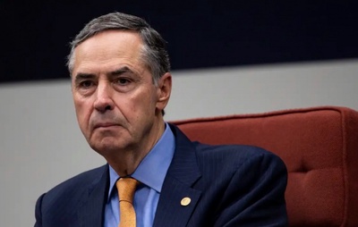 Barroso reage e diz que revista inglesa reproduz discurso utilizado em ato golpista no Brasil