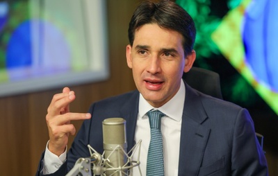 Ministro defende reforma administrativa urgente no serviço público para combater 'insanidade' e promover meritocracia