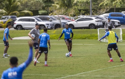 Bahia finaliza preparativos para duelo contra Corinthians com foco em ajustes táticos e finalizações