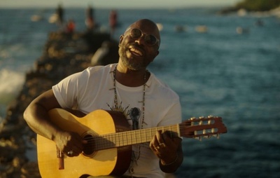 Thiago Thomé lança “Raro92”, um tributo poético à Bahia e à paternidade