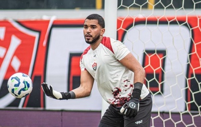 Vitória em crise: goleiro Lucas Arcanjo lesionado aumenta preocupação contra o rebaixamento