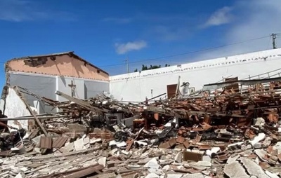 Parede com imagem de Jesus permanece de pé após capela desabar em Conceição do Coité