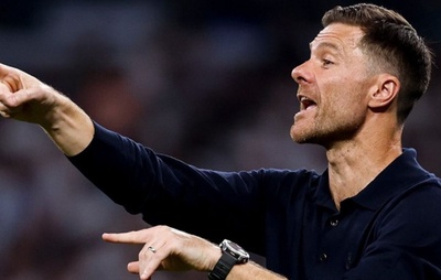 Vinícius Júnior no banco: Xabi Alonso minimiza apreensão e elogia adaptação do Real Madrid na Champions