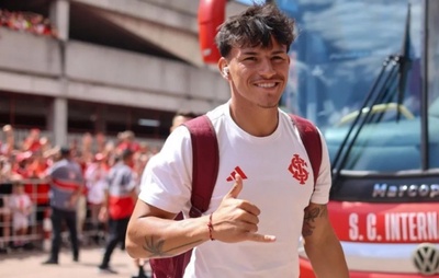 Bernabei, lateral do Inter, vira alvo de chantagem e emite comunicado oficial