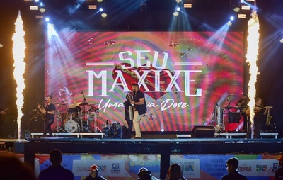 Rapha, do Seu Maxixe, celebra 18 anos da banda e promete criar "o maior sindicato de corno do Brasil"
