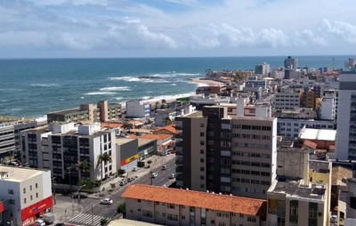 Ossada é encontrada em contêiner de lixo de prédio na Pituba, em Salvador