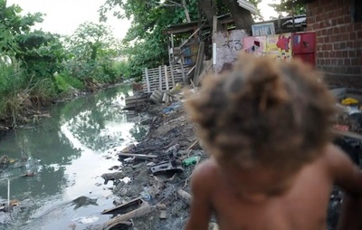Quase 30% das casas no Brasil ainda não têm acesso à rede de esgoto em 2024, revela IBGE