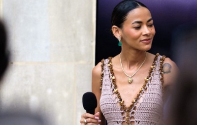 Bahia brilha na Paris Fashion Week: Cantora de Trancoso encanta em evento da Vizzano