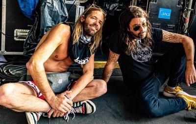 Foo Fighters lança música e faz tributo ao músico Taylor Hawkins, morto há três anos