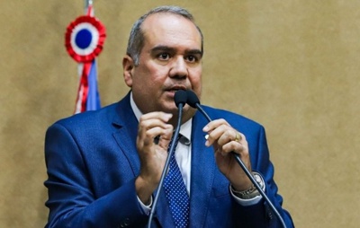 Sandro Régis Critica Renomeação de Colégio em Guanambi por 'Viés Político' e Cobra Melhoria no Ensino Baiano