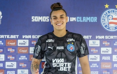 Isa Cruz, ex-Flamengo, é apresentada no Bahia e destaca investimento no futebol feminino