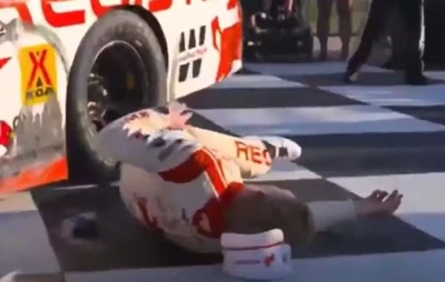 Piloto Connor Zilisch sofre fratura na clavícula após comemoração ousada na Nascar Xfinity Series
