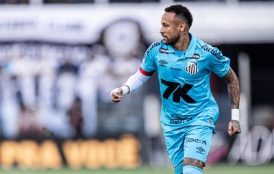 Neymar e Santos avançam em renovação, mas estafe evita pressa por assinatura