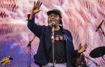 Edson Gomes leva a força do reggae baiano para o Lollapalooza Brasil 2026